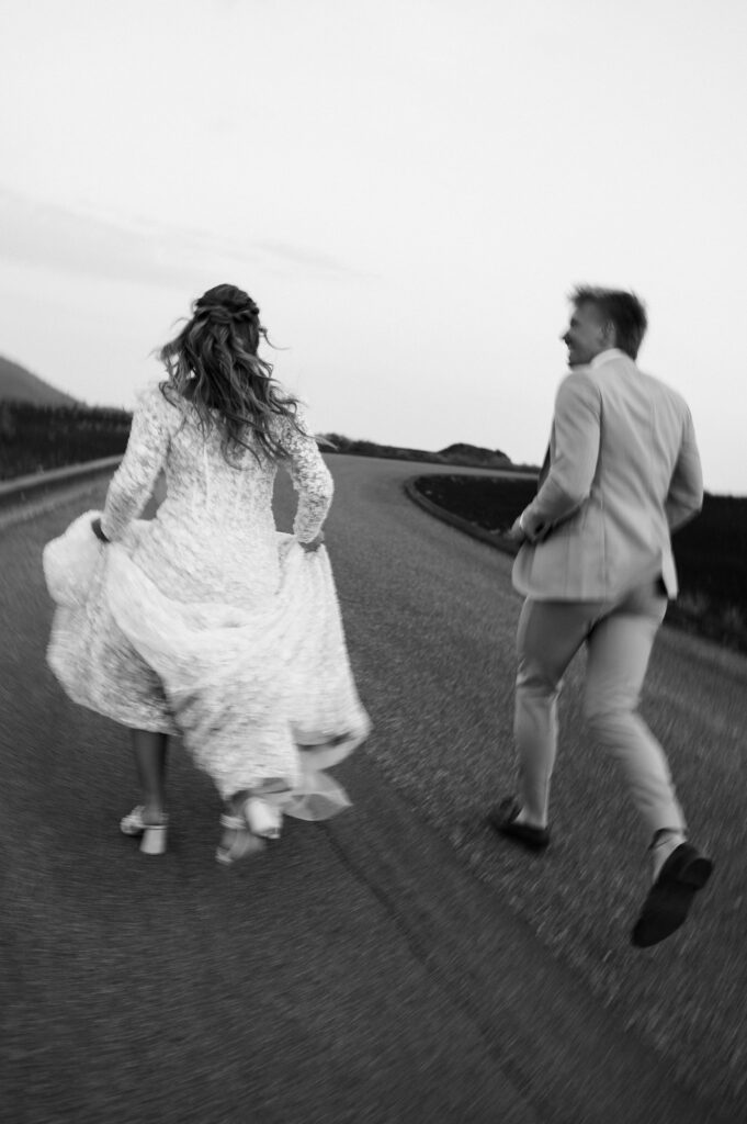editorial style wedding photographer, motion blur, running shot, must have wedding photos
