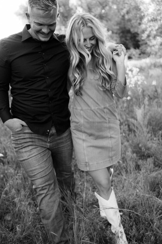 editorial black and white engagement photos, photo prompts posing