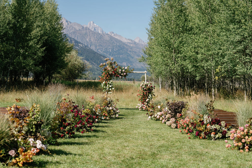 A floral filled ceremony setup at Snake River Ranch Glitner site