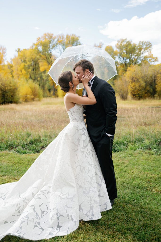 steamboat springs wedding photographer, chic wedding dress code